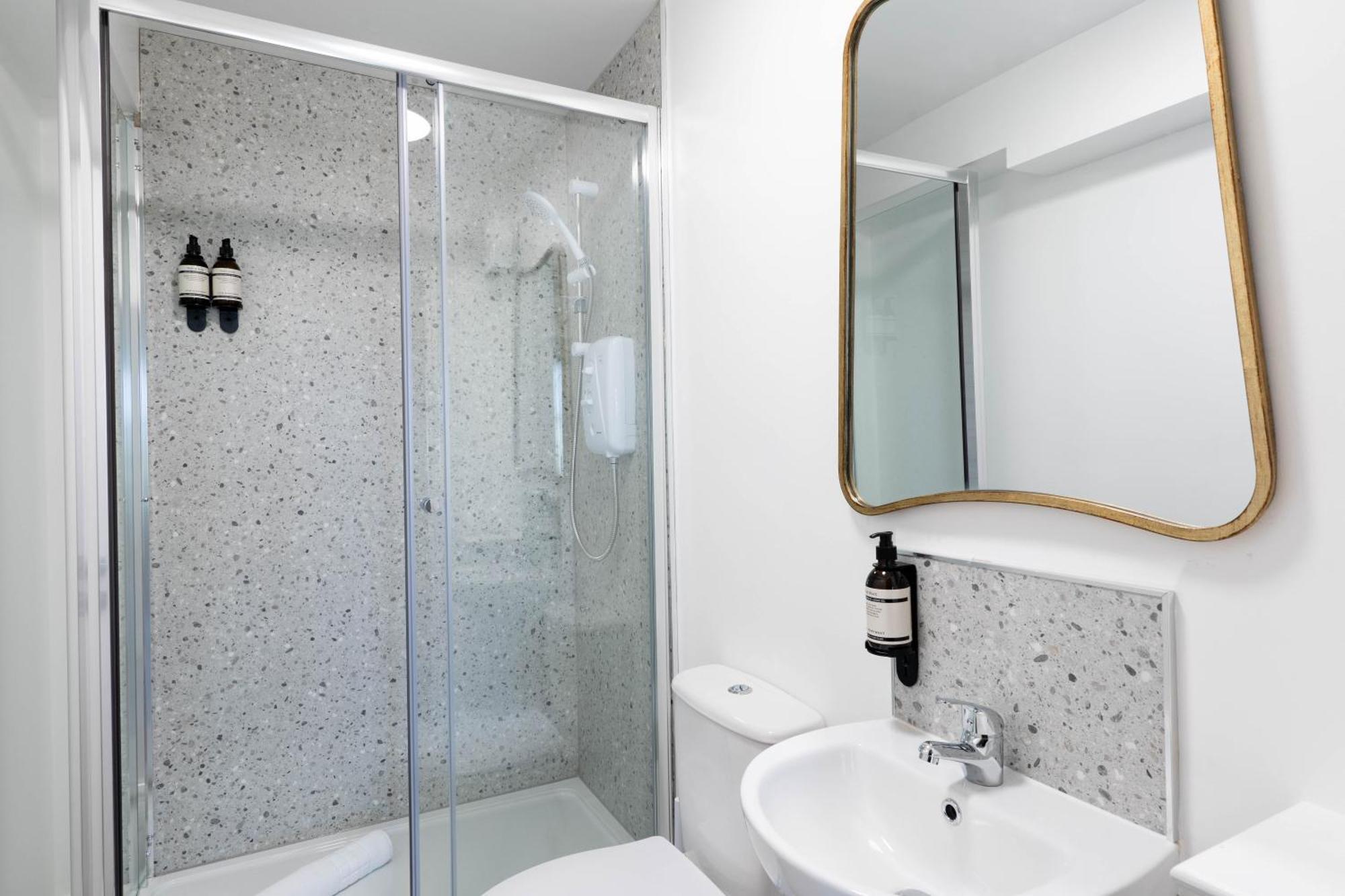 Wellington Place I Your Apartment Бристоль Экстерьер фото
