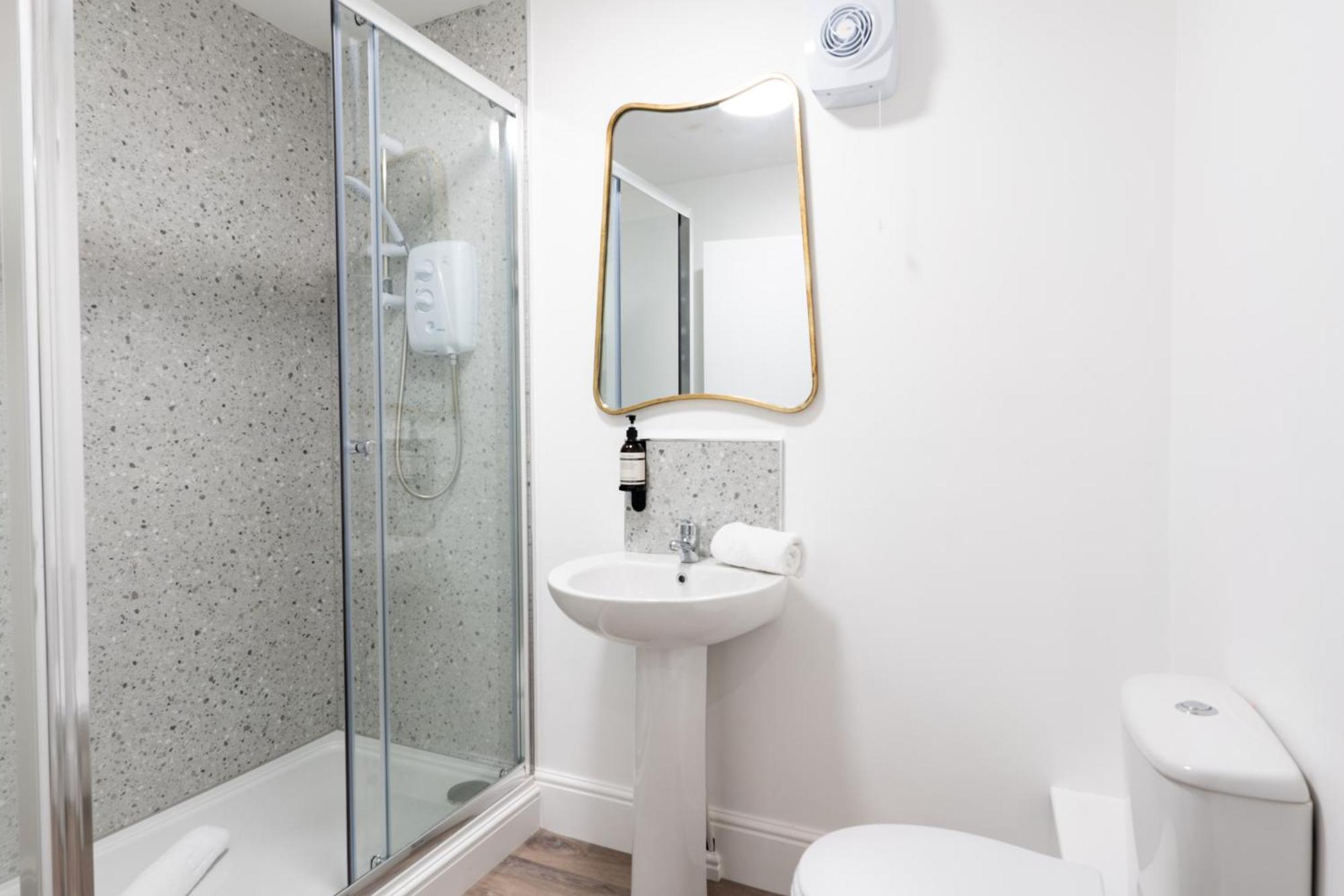 Wellington Place I Your Apartment Бристоль Экстерьер фото