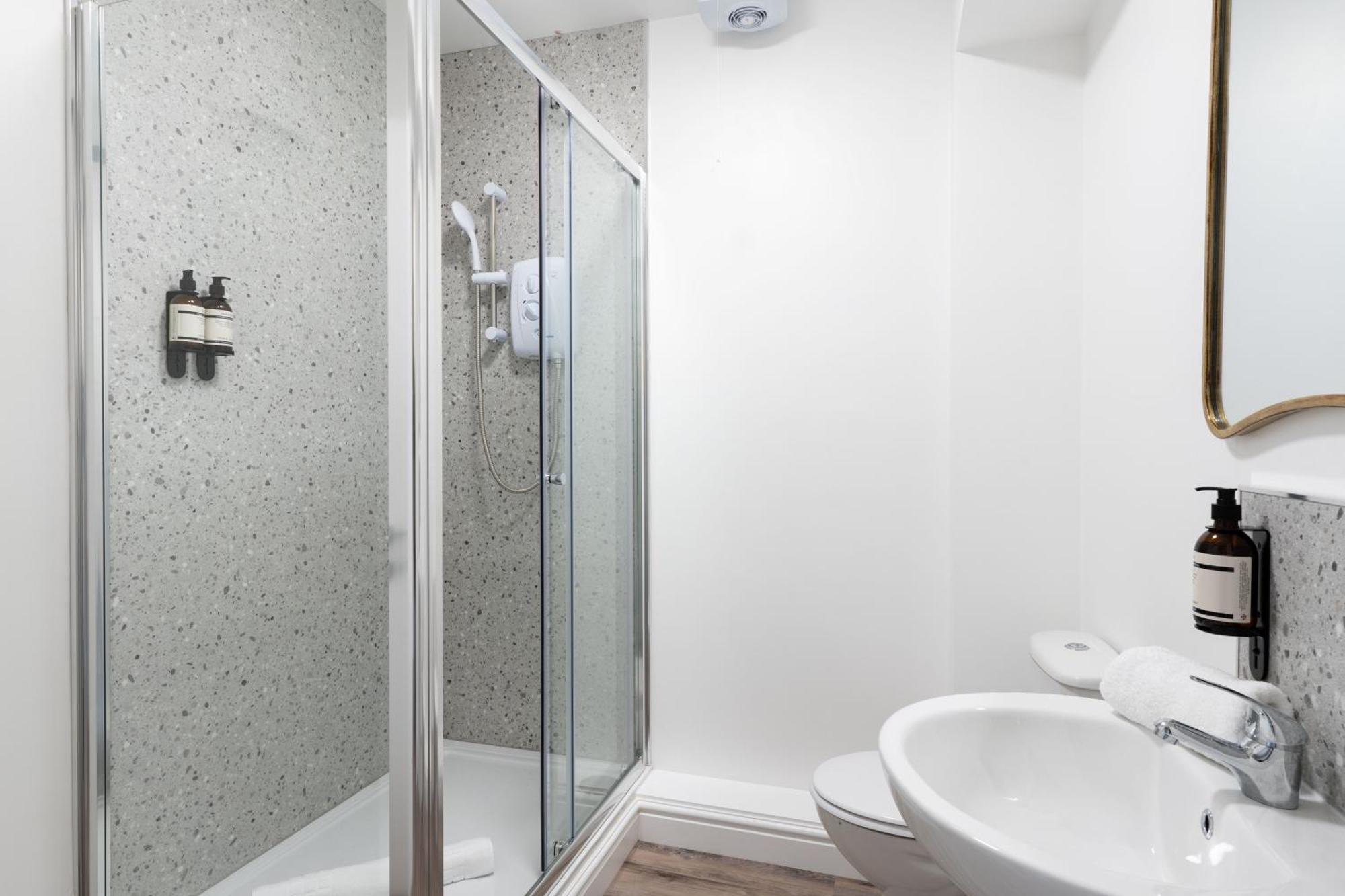 Wellington Place I Your Apartment Бристоль Экстерьер фото